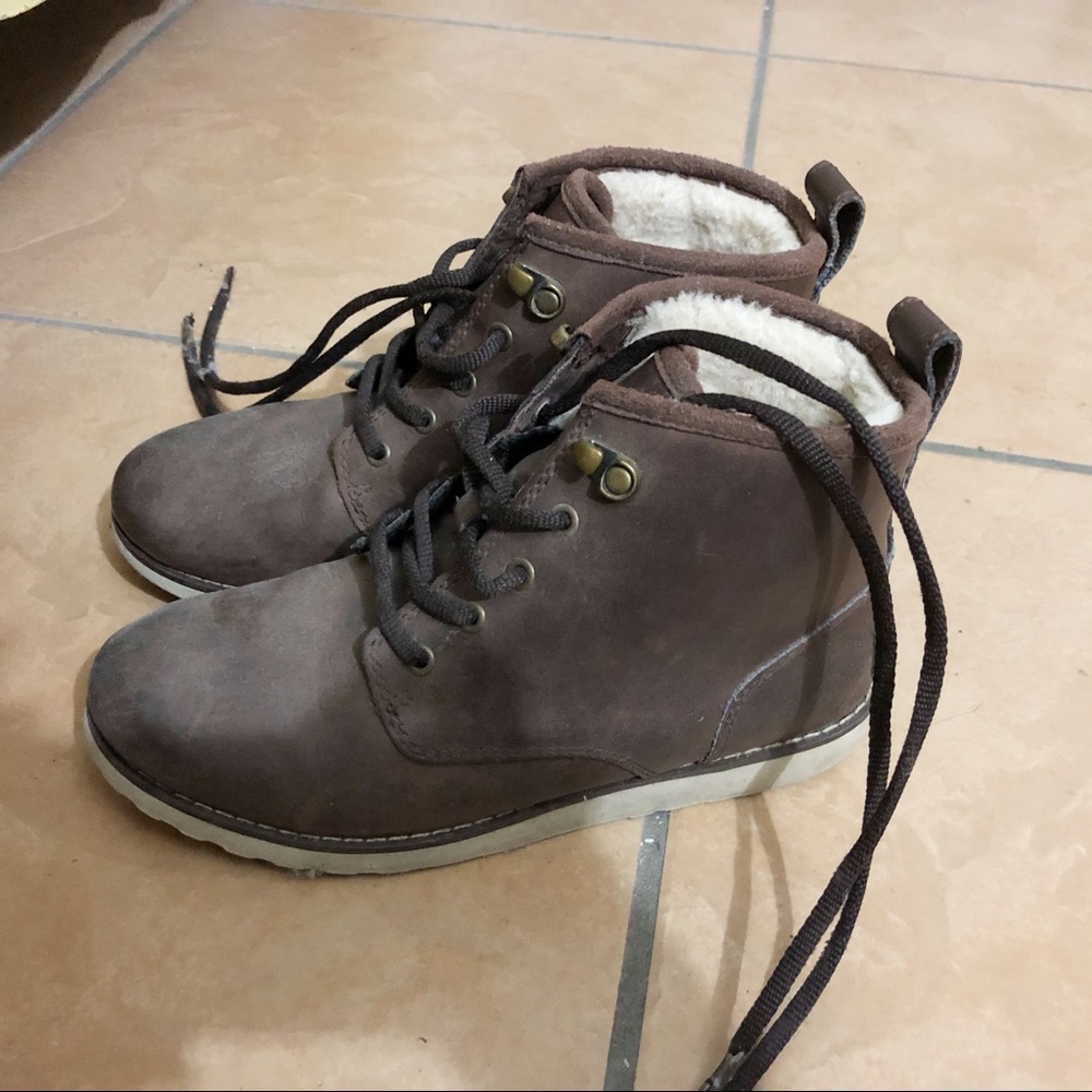 UGG Maple Boots Laceup Size 5 Brown